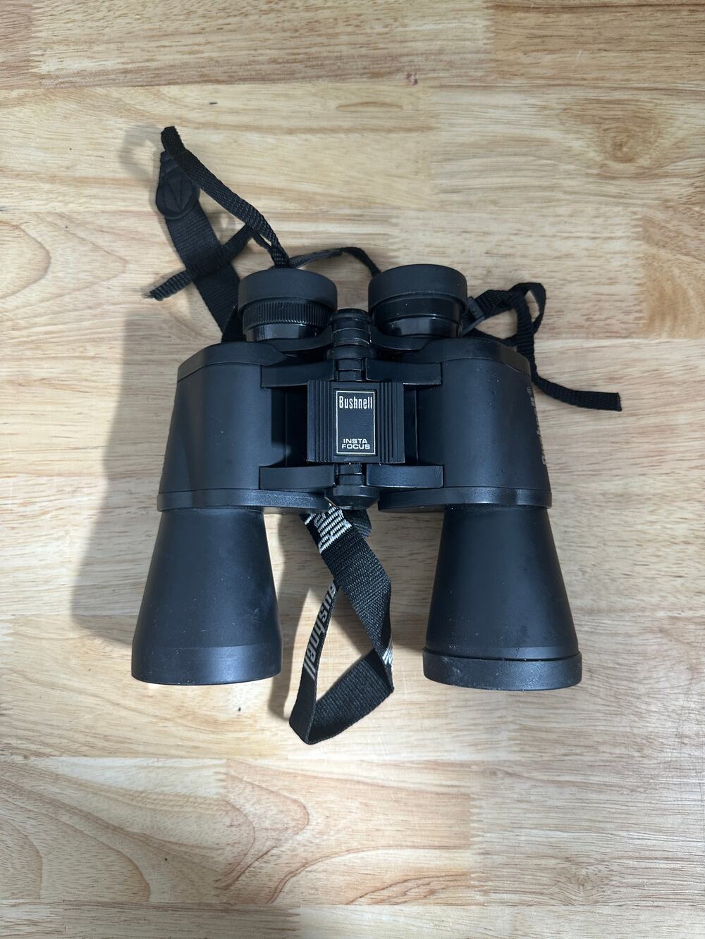 Bushnell Insta-Focus Binoculars 10x50 288ft @ 1000yds 96M @ 1000M Field 5.5º